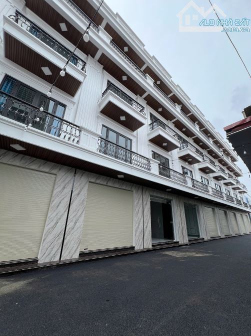 L.A.Đức- Dãy nhà 9 căn đường Nguyễn Bình Khiêm - 60-72m2 - 4 tỷ 200