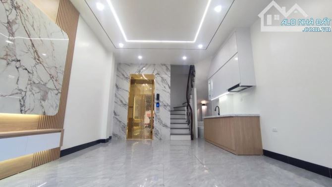 Bán nhà Linh Quang 49m2 ngõ nông thang máy giá rẻ 8.6 tỷ