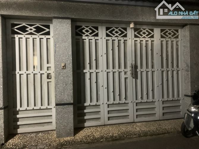 HÀNG HIẾM 3 PHÚT RA SÂN BAY – NHÀ ĐẸP 4 TẦNG BẠCH ĐẰNG TB - NGANG 5M - GIÁ TỐT!