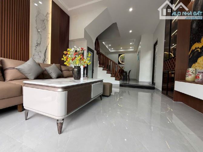 Liên Mạc 37m – 5 tầng lung linh, đủ đồ xách vali ở ngay – 5.8 tỷ