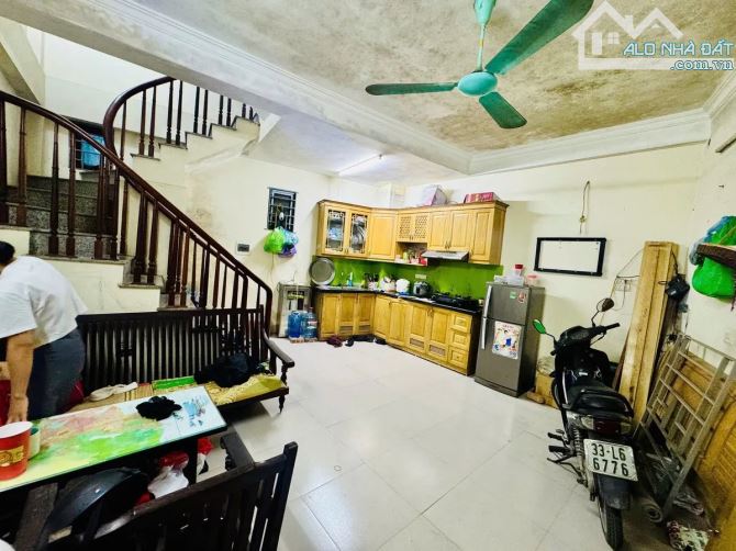 GẦN NGÃ TƯ SỞ, 3.5 TỶ 4 TẦNG MẶT TIỀN 6M, LÔ GÓC 2 MẶT THOÁNG, NGÕ RỘNG, PHỐ QUAN NHÂN
