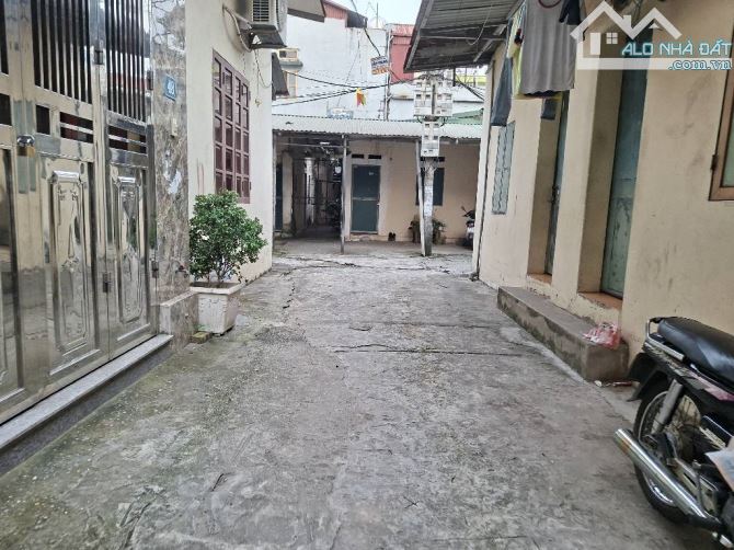BÁN GẤP LÔ ĐẤT VUÔNG ĐẸP 40M2 – Ô TÔ VÀO NHÀ – CÁCH TRÂU QUỲ 1KM – GIÁ TỐT KHÓ TÌM!