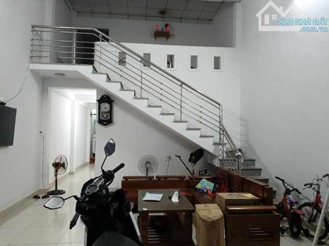 🏡 NHÀ 2 TẦNG – VỊ TRÍ ĐẮC ĐỊA – DIỆN TÍCH KHỦNG 280M² – NGANG 9,15M – ĐƯỜNG 5M