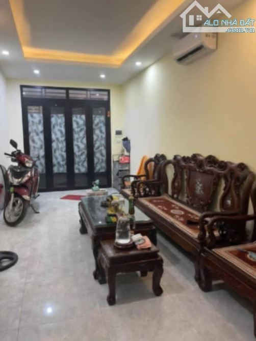 BÁN GẤP NHÀ HỒNG HÀ TT TÂY HỒ GIÁP RANH BA ĐÌNH FULL NỘI THẤT 30M X 3 TẦNG 3