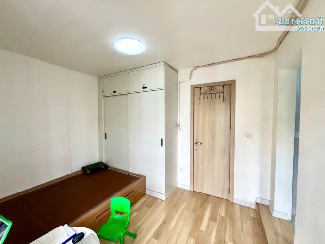 Bán nhà tập thể Thanh Xuân, nhỉnh 2 tỷ, view đường Nguyễn Trãi