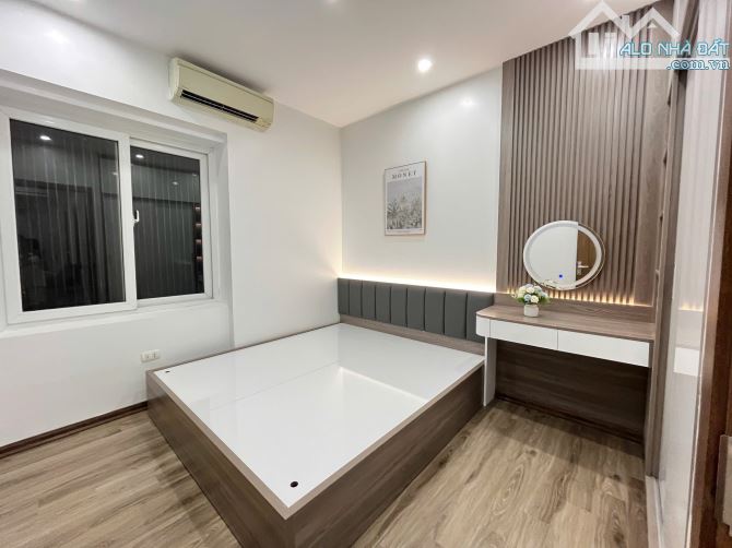 Bán nhà Kim Giang  Hoàng Mai, 5 tầng, 30m, 5,8 tỷ, ô tô đỗ cổng