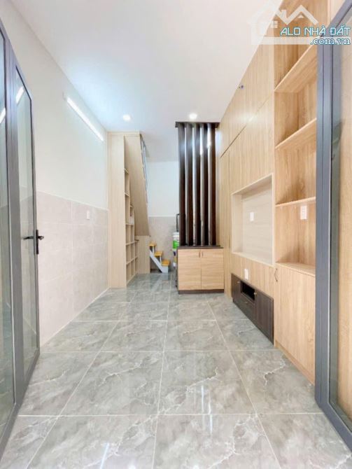 Nhà 3 tầng , 18m2 , Hẻm 3m , Tôn Thất Thuyết Quạnb4.