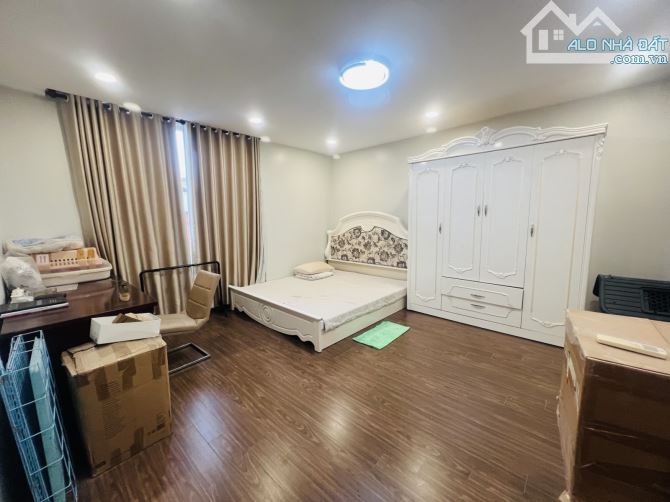 Bán nhà Phú Nhuận - nội thất Châu Âu - 77m2 - xe hơi - ngang 6.2