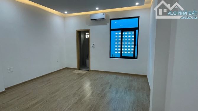 Nhà mới 3 tầng đầy đủ nội thất, mặt tiền Nguyễn Đổng Chi