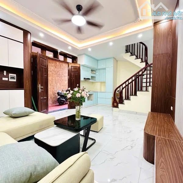 Gần Quận Uỷ Bắc Từ Liêm-35m2, 5 tầng full nội thất 5.85tỷ