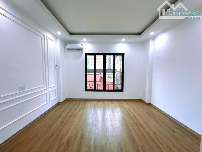 Cực hiếm ! Nhà phố Pháo Đài Láng, Đống Đa, DT 35m2*6 tầng, thang máy, giá hơn 8 tỷ.
