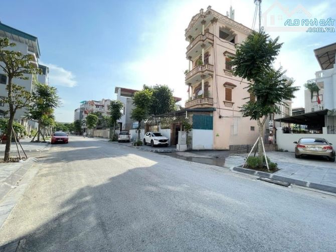 Bán nhà Phúc lợi 4 tầng x50m lô góc, hàng nhà dân gửi
