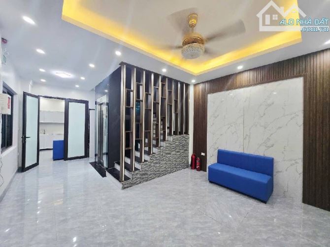 Cầu diễn Từ liêm Nhà đẹp ở ngay 38m2 x 6T thang máy , ô tô vào nhà 7,1 tỷ