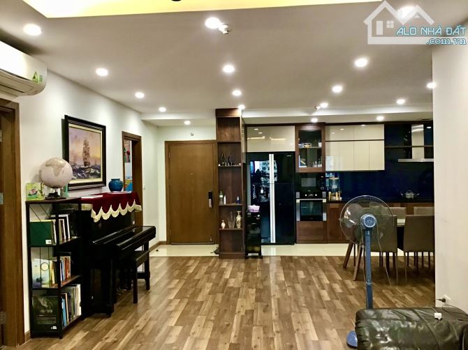 Bán căn hộ chung cư Hateco Xuân Phương 60m2 giá 4,3 tỷ 2PN full nội thất