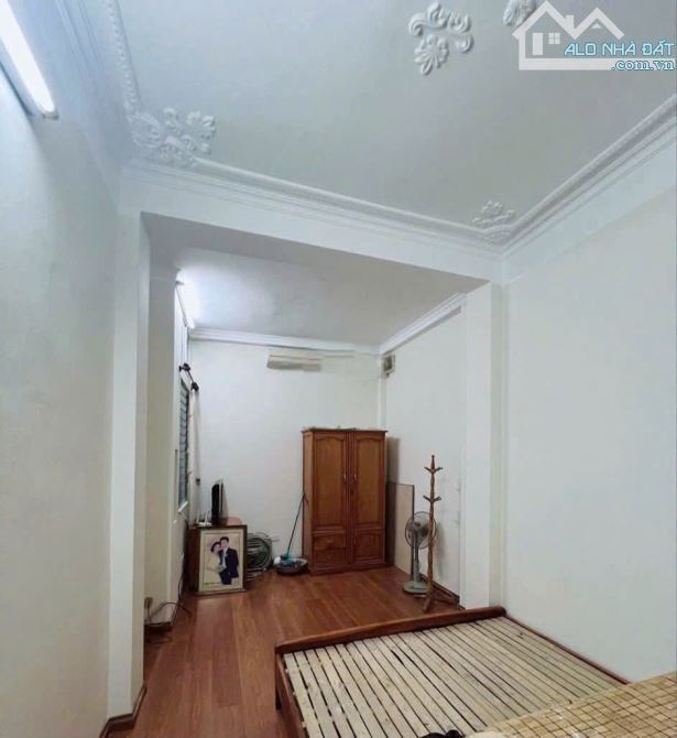 Cho thuê nhà ngõ 1194 Đường Láng, Láng Thượng , Đống Đa, Hà Nội. DT 40m2 x 3 tầng, giá