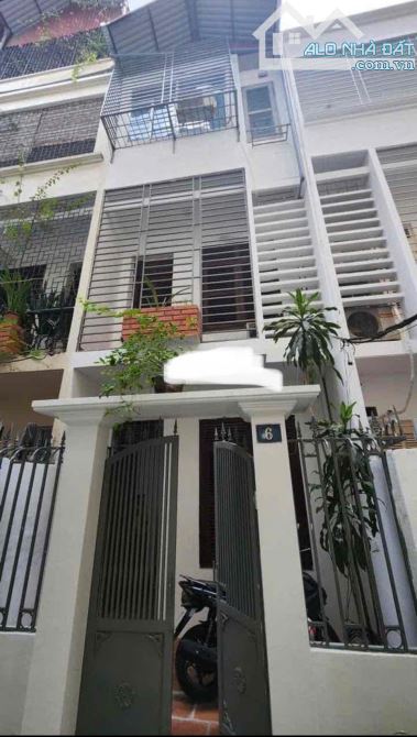 Cho thuê nhà đê la thành, đống đa 55m 3 tầng 3PN 12tr