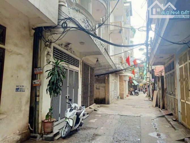Cho thuê nhà Bạch Mai , Thanh Nhàn , Hai Bà Trưng , 5 tầng ngõ 6m , kinh doanh 13.5tr