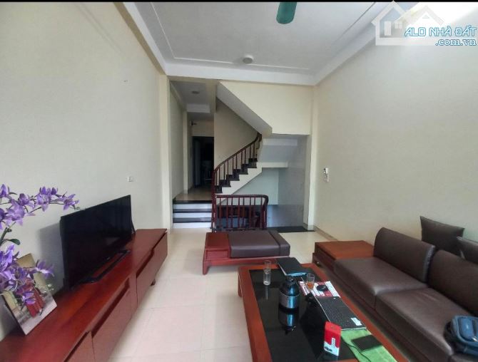 BÁN NHÀ 3 TẦNG TRỤC CHÍNH VÕNG LA, OTO TRÁNH, KINH DOANH.