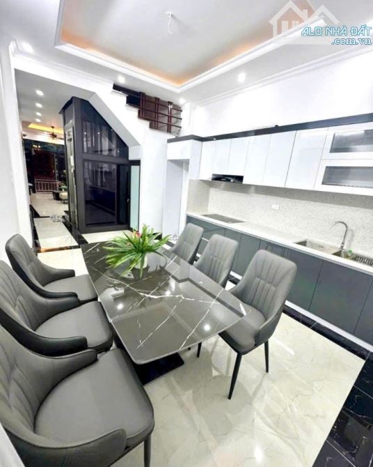 🌸 NHÀ ĐẸP MINH KHAI 10,5 TỶ/ 50 M2/ 5 TẦNG - 5 PHÒNG - THANG MÁY - NGÕ BA GÁC .