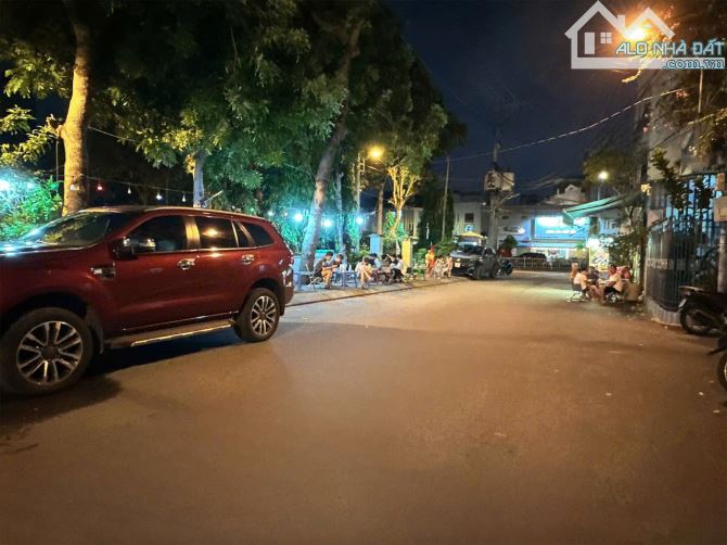 CHDV HXH 1 trục Dương Quảng Hàm 138m2 ngang 4.6m 5 lầu 16PN khép kín TN 720tr 16.5 tỷ