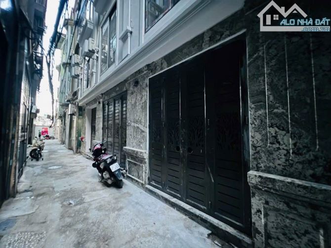 BÁN TÒA CCMN YÊN LÃNG 55M2 6T - MẶT TIỀN KHỦNG -  NGÕ THÔNG - GẦN Ô TÔ - 15 PHÒNG 90 TR/TH