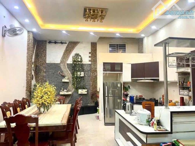 Bán gấp Biệt Thự,HXH,Nam Kỳ Khởi Nghĩa, Phường,7,Quận,3,Dt: 7,2x18m.4 Lầu,Thang Mấy 40 Tỷ