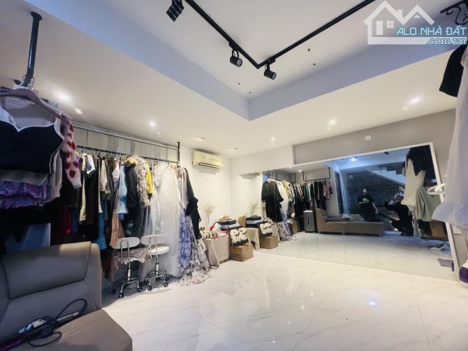 Bán nhà Phú Nhuận - nội thất Châu Âu - 77m2 - xe hơi - ngang 6.2 - 10