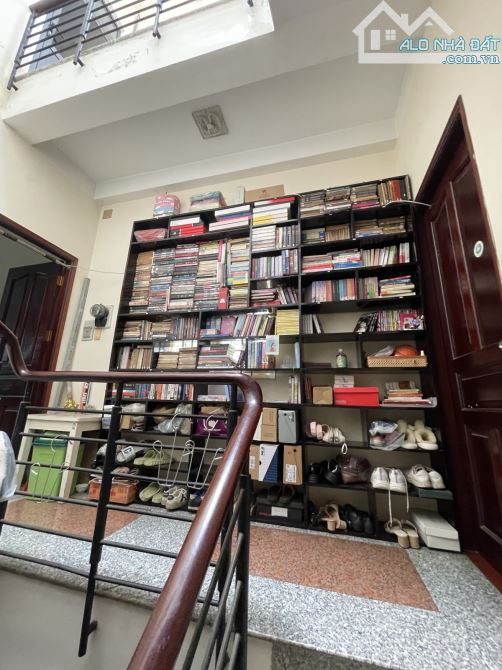 Bán nhà Phú Nhuận - 80m2 - 4 chỗ vào nhà - 4 tầng - 10