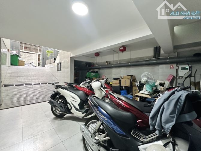 Bán CHDV Phú Nhuận - Hầm + 6 tầng - thang mát - 12 phòng - thu nhập 1 tỷ/năm - 11