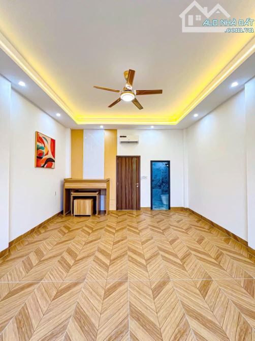 NHÀ PHỐ 1 TRỆT 2 LẦU - TRỤC CHÍNH ĐƯỜNG D1 KDC HỒNG LOAN -  ĐẬU ĐƯỢC Ô TÔ TRONG NHÀ - THÀN - 11
