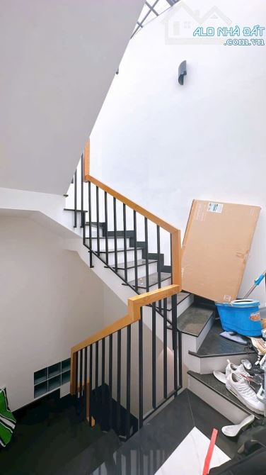BÁN NHÀ ĐẸP Q4 CHDV 4 TẤM 6PN DT 4*15 NỞ HẬU 6M GIÁ 7TỈ4 HẺM THÔNG GẦN ĐH LUẬT GIÁP Q1 - 11