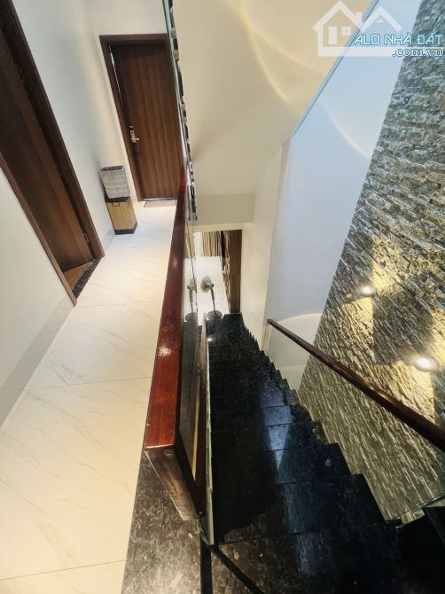 Bán nhà Phú Nhuận - nội thất Châu Âu - 77m2 - xe hơi - ngang 6.2 - 11