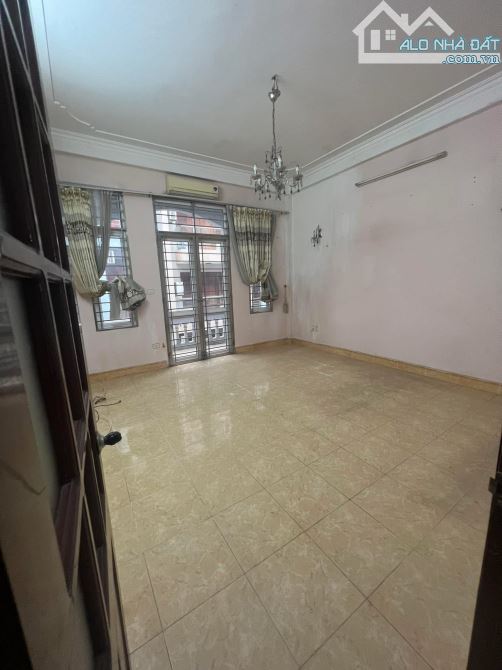Bán nhà mặt phố chính Lý Tự Trọng, Hà Đông, 40m2, lô góc, đường vỉa hè rộng kinh doanh víp - 4