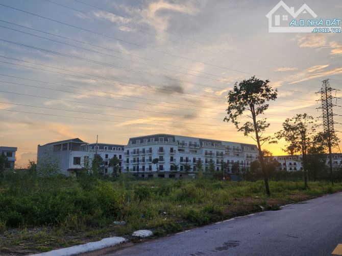 Bán đất Yên Trung . Thụy Hòa . YP . dt 120m . mt 6m . hướng TN . giá 3ty 550 - 1