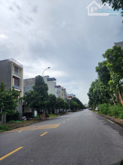 Bán đất Áp Góc Nguyễn Quyền . ĐHL . dt 115m . mt 5m . hướng TB .  giá 12 tỷ 8 - 1