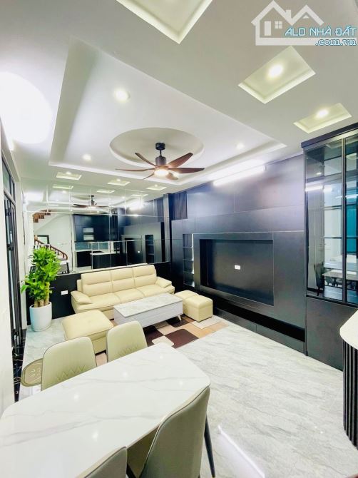 BÁN NHÀ PHẠM VĂN ĐỒNG NHÀ 5 TẦNG ĐẸP 40M², LÔ GÓC, NGÕ THÔNG Ô TÔ, GIÁ CHỈ 9 TỶ - 1