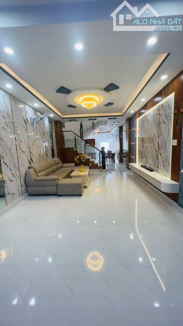 Bán nhà phố mới 3 tầng – Đường xe hơi 6m – TT Nhà Bè – Liền kề Q7 – Full nội thất cao cấp - 1