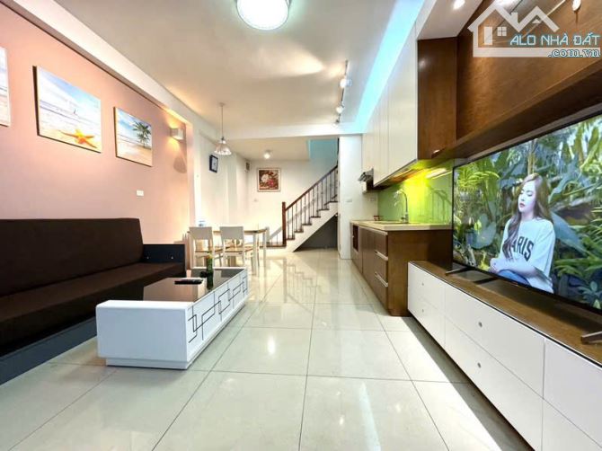 Bán gấp nhà 5 tầng Bồ Đề, 35m, chỉ với hơn 7 tỷ, full nội thất, còn mới nguyên. - 1