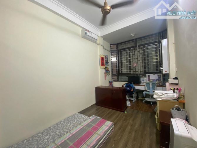 Bán nhà riêng mặt ngõ Cầu Giấy DT 35m x 5T. Mặt tiền 3m. Giá 9.67 tỷ - 1