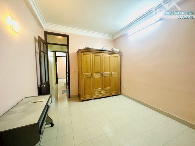 Bán đất tặng nhà 3 tầng mặt phố Ngô Gia Tự 70m, vỉa hè đá bóng giá hơn 19 tỷ - 1