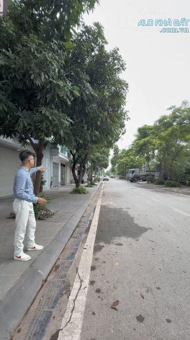 TĐC Thượng Thanh, 57m2-mt4m39-vỉa hè 5m, ô tô tránh, view công viên - 1