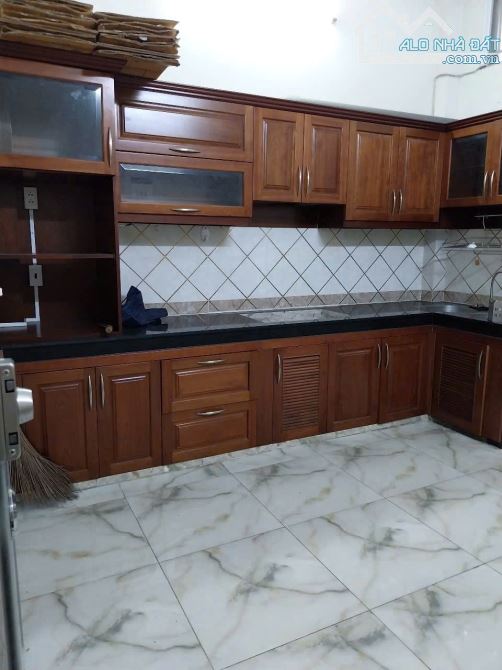 Nhả mặt tiền - 3 Tầng - khu Tên Lửa - 1
