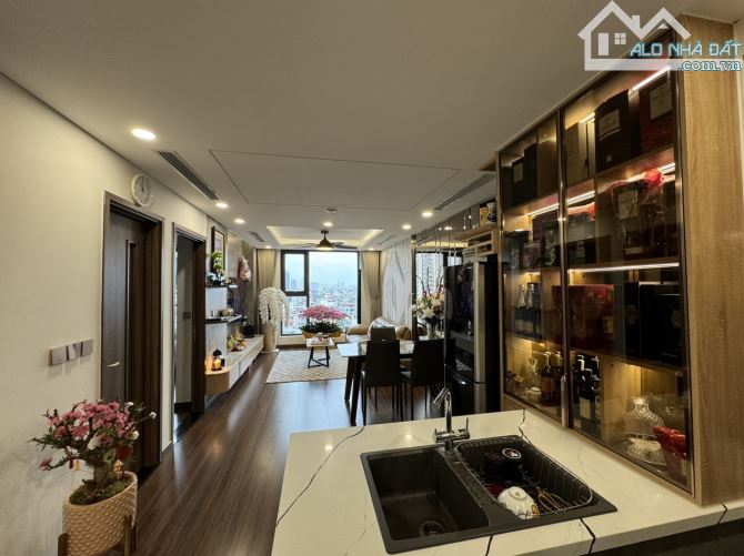 Bán căn hộ 93 Láng Hạ,2Pn, tầng cao view đẹp giá rẻ, có Slot oto, full nội thất cao cấp. - 1