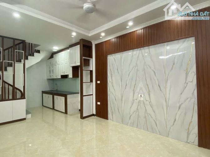 Nhỉnh 5 Tỷ, Bán Nhà Thạch Bàn Long Biên 30m2. 5 Tầng, Ô Tô Đỗ Cạnh Nhà, An Sinh Đỉnh Cao - 1