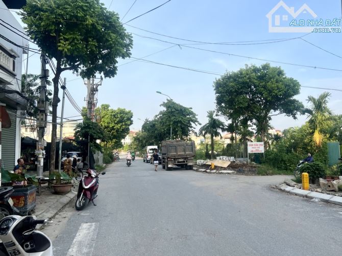 Ngọc Hồi: 55m² x 7 tầng,thang máy Vỉa hè rộng, ô tô tải tránh nhau, BX Nước Ngầm 1km, Giá - 1