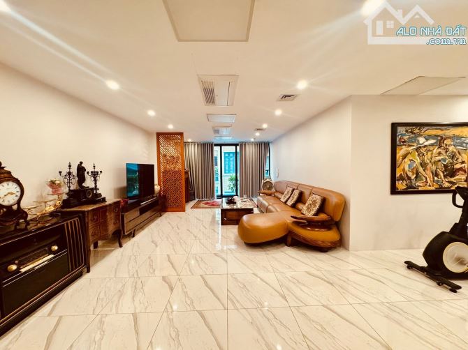 Bán tòa nhà phố Lạc Long Quân dt288m 8 tâng mt16m giá 135 tỷ, DT300TR/THÁNG