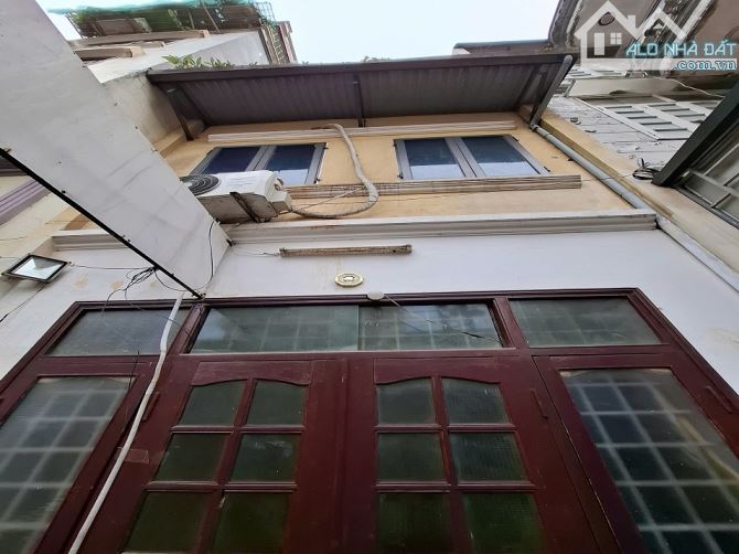 Nhà 2 tầng phố Đặng Thái Thân, Hoàn Kiếm. 2PN đủ đồ, gần mặt phố. 10 triệu/tháng - 1
