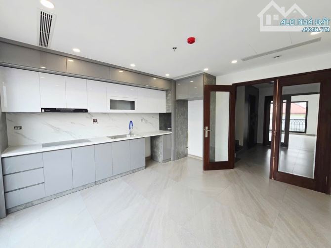 BÁN NHÀ Ngõ 389 Hoàng Quốc Việt, Cầu Giấy Ô tô vào nhà DT 65m 7 Tầng, MT 4.5m 🧧Gia  31.8 - 1