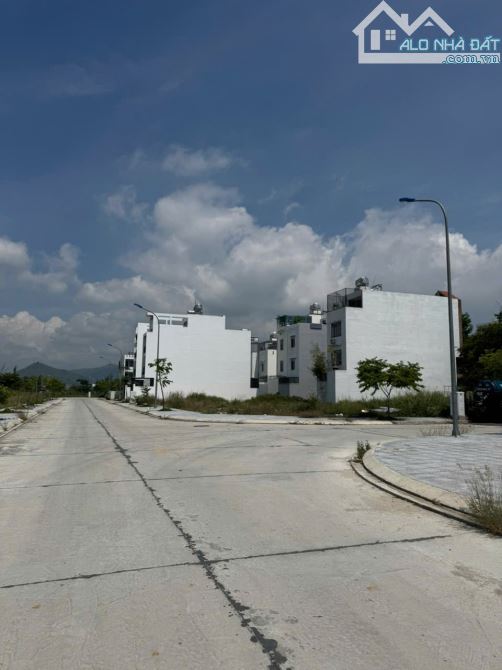 Bán lô sổ hồng đường T19 An Binh Tân,hướng Đông Nam giá 5tỷ1 bao thuế phí. Diện tích:85m2 - 1