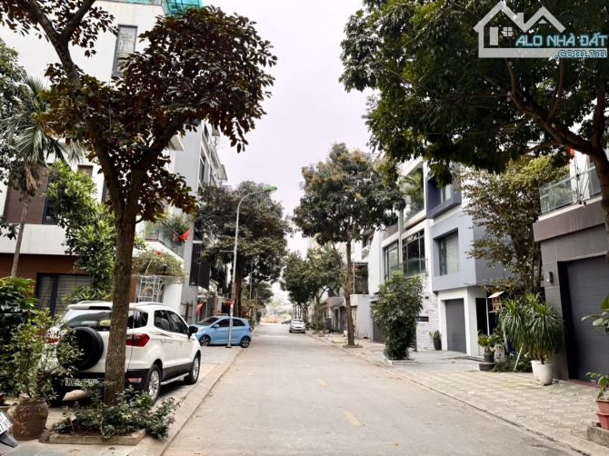 Bán nhà 5 tầng thang máy, Khu đấu giá Việt Hưng, Vỉa hè Dt 80m2 mt 4.5m - 1